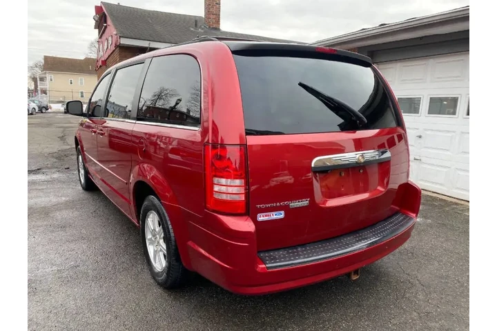 2008 Town and Country Touring image 4
