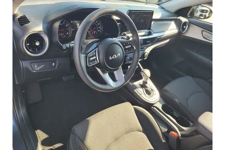 $18238 : Kia Forte 2024 LXS 4dr Sedan image 9