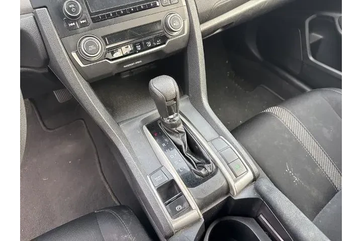 $13820 : Honda Civic 2017 LX 4dr Seda image 7