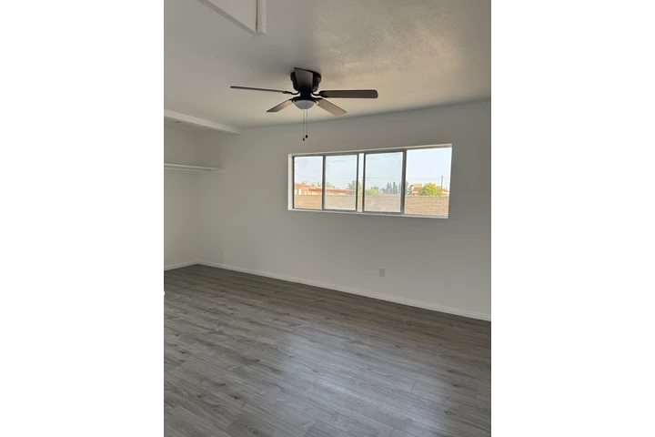 $2500 : South Gate-2BR,1.5Bath, 2Park image 2