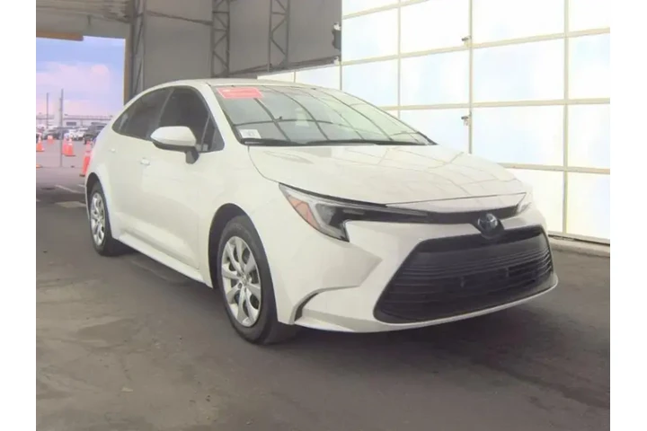 $22393 : Toyota Corolla Hybrid 2024 S image 3
