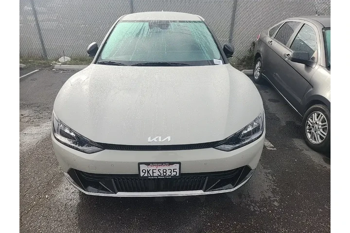 $27361 : Kia EV6 2024 Wind 4dr Crosso image 2