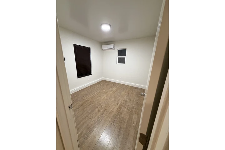 $1950 : Se renta casita de dos habitac image 6
