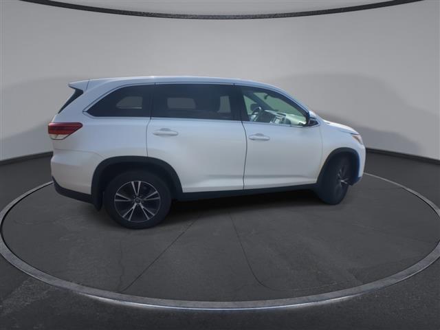 $19900 : PRE-OWNED 2019 TOYOTA HIGHLAN image 9