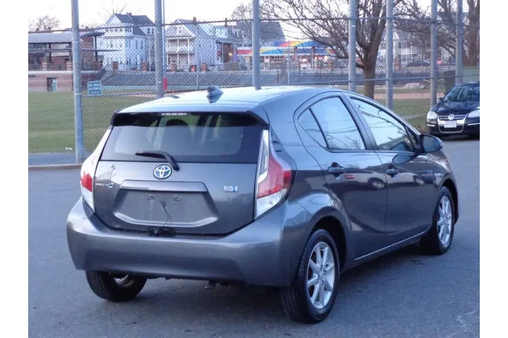 $11950 : 2015 Prius c Four image 6