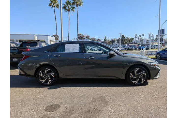 $29977 : Hyundai ELANTRA Hybrid 2025 image 5