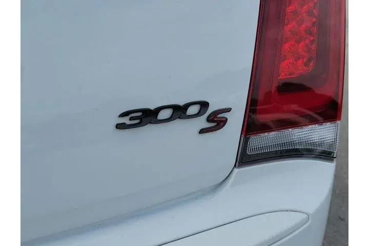 $26990 : Chrysler 300 2023 S V6 4dr S image 10