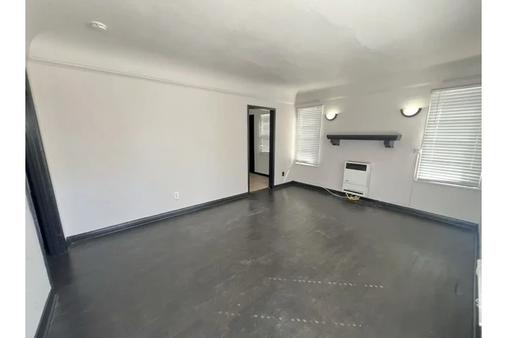 $1350 : Own home image 1