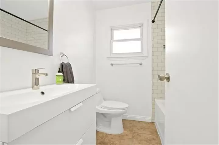 $1550 : Norwalk -Ready To Move 3Bd/1Ba image 7