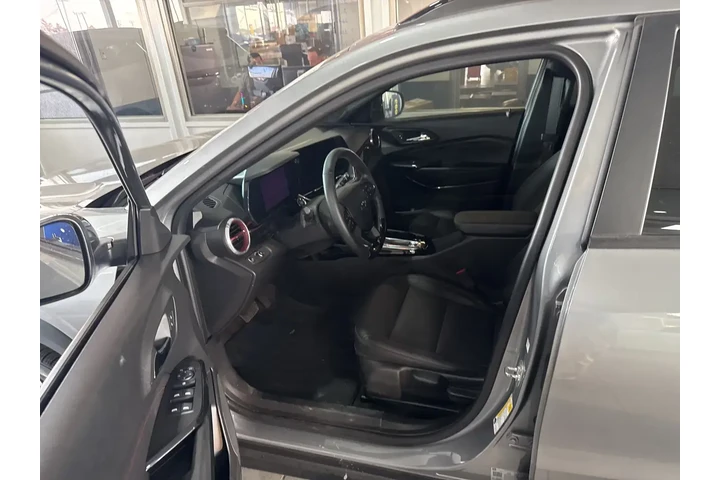 $23143 : Chevrolet Trax 2025 RS 4dr C image 9