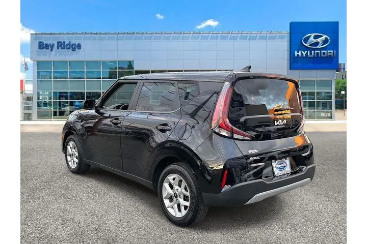 $12600 : Kia Soul 2023 LX 4dr Crossov image 7