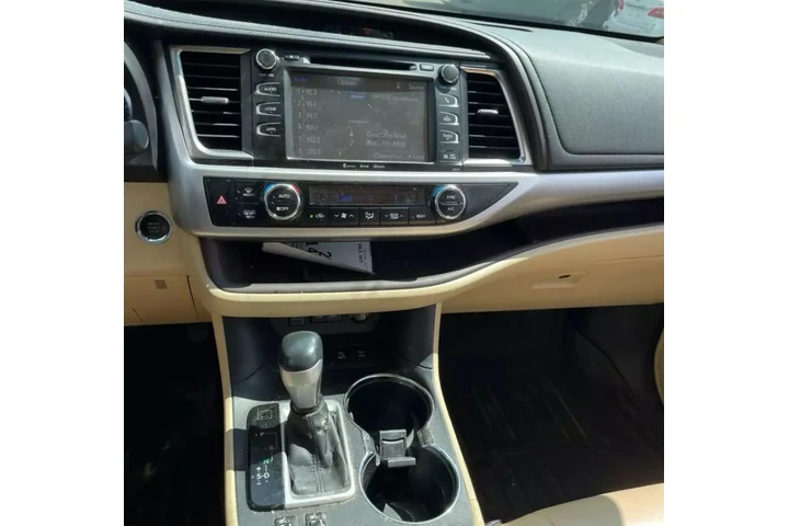$17950 : 2017 TOYOTA HIGHLANDER XLE SP image 2