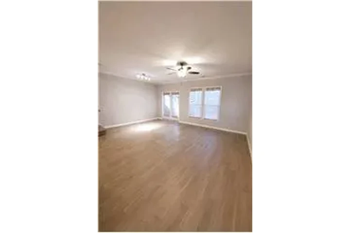 $2200 : Rental property with 3 bedro image 2