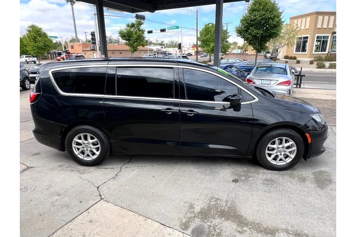 2017 Pacifica LX image 4