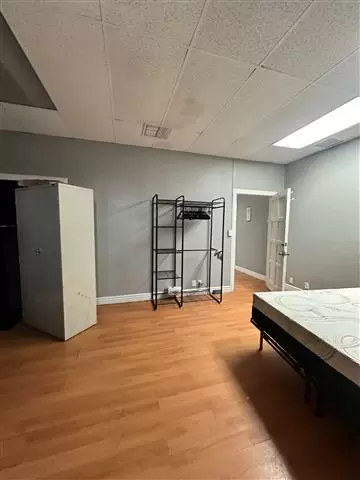 $900 : Rento cuarto grande image 2