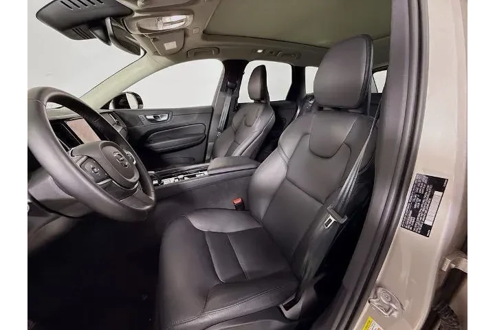 $36900 : Volvo XC60 2025 AWD B5 Core image 2