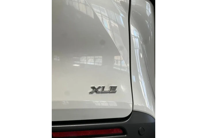 $49990 : 2025 Sienna XLE 7 Passenger image 10