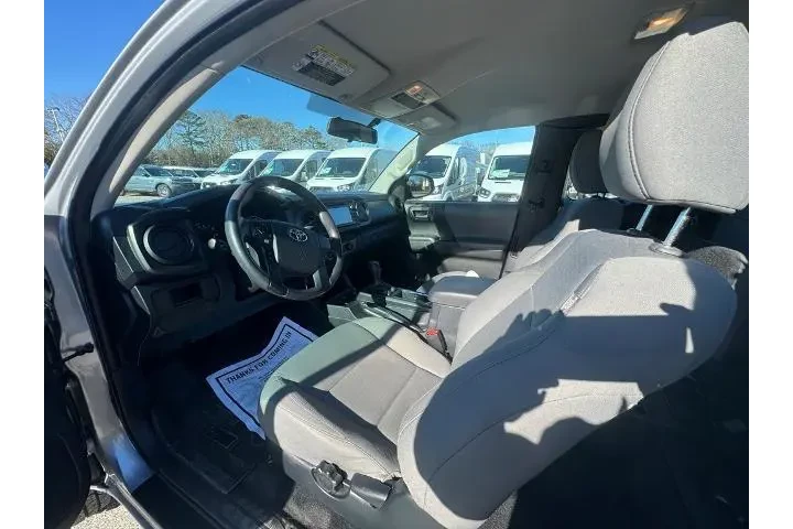 $21700 : Toyota Tacoma 2017 4x2 SR 4d image 6