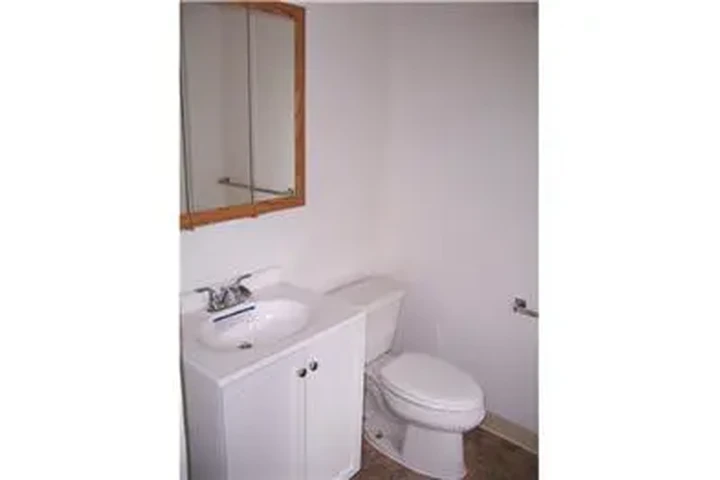 $710 : Rental property with 1 bedro image 7