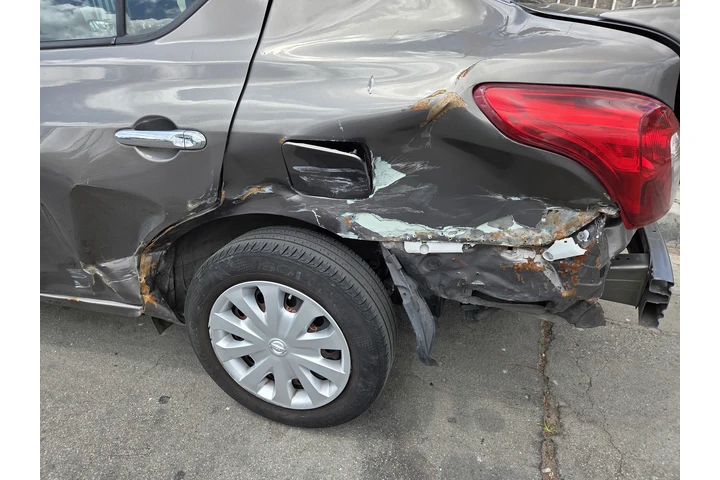 $2900 : Nissan Versa 2015 Salvage image 4