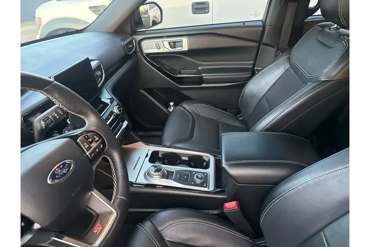 $28500 : Ford Explorer 2021 AWD ST 4d image 4