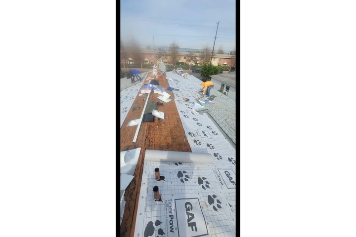 Roofing repair and installatio image 8