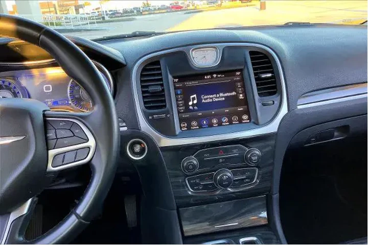 $12225 : Chrysler 300 2019 Touring 4d image 6