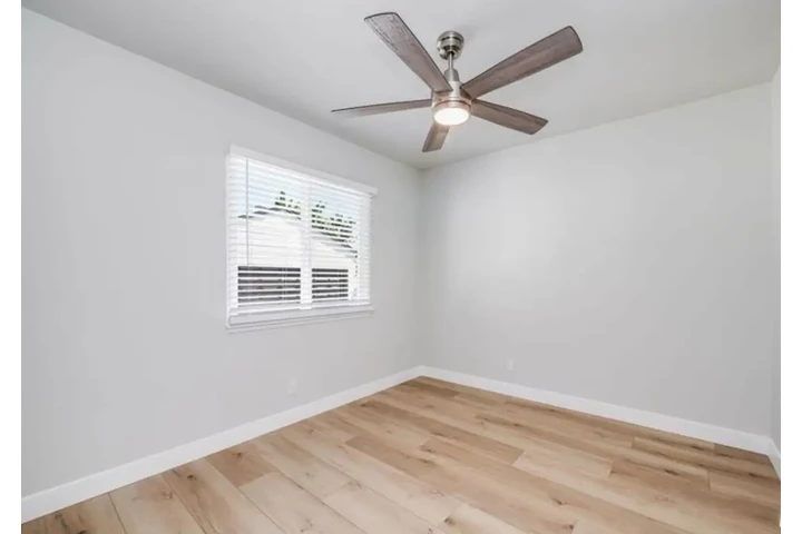 $2425 : 3Bed 2Bath in James M Wood, LA image 7