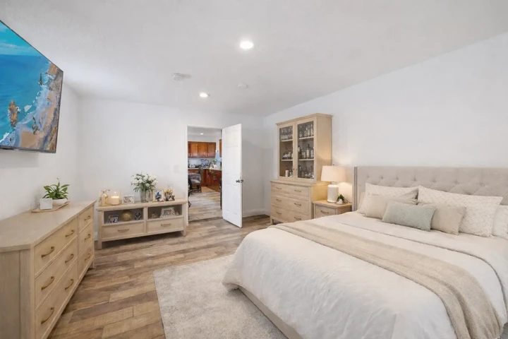 $2700 : 2 bedrooms 1 bathroom image 2