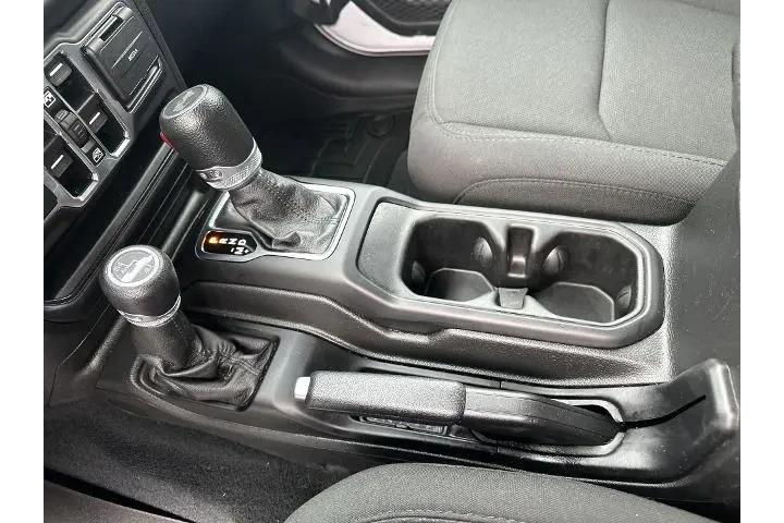 $28387 : Jeep Wrangler Unlimited 2022 image 4