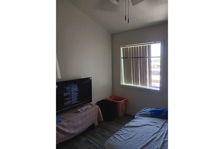 $10 : Se renta cuarto image 2