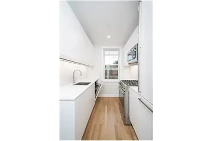 $3300 : Rental property with 1 bedro image 3