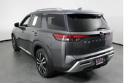 $25941 : Nissan Pathfinder 2023 AWD P thumbnail