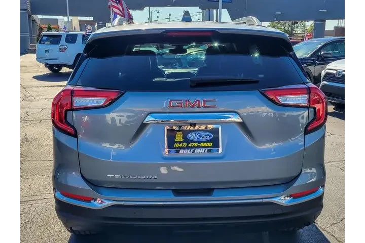 $25850 : GMC Terrain 2023 SLT 4dr SUV image 6