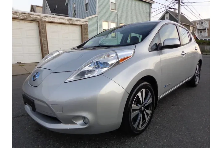 $9950 : 2017 LEAF SL image 7