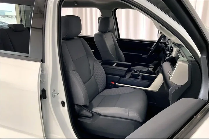 $39892 : Toyota Tundra 2023 4x4 SR5 4 image 6