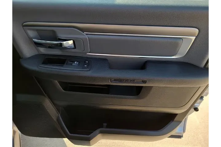 $25467 : Ram 1500 Classic 2021 4x4 SL image 9