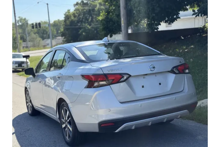 $8999 : 2021 Versa SV image 5