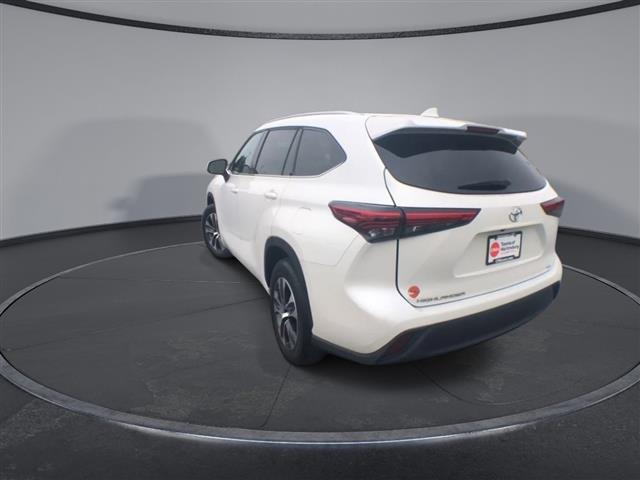 $35900 : PRE-OWNED 2021 TOYOTA HIGHLAN image 7