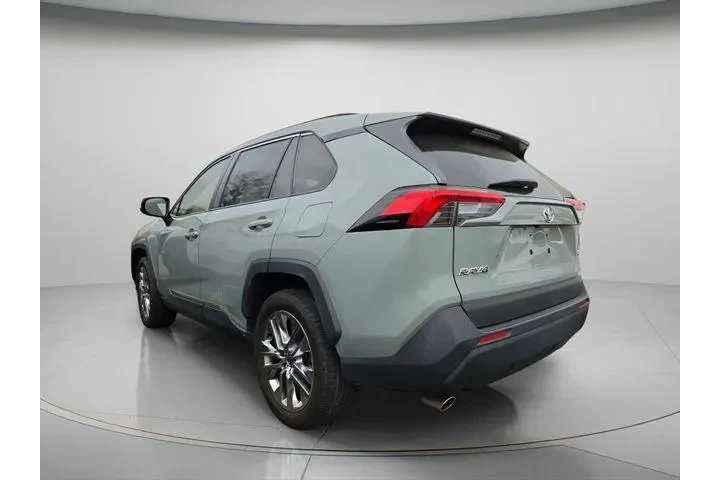 $25991 : Toyota RAV4 2021 XLE Premium image 7