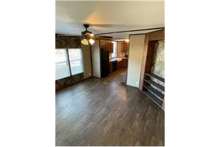 $1100 : Rental property with 3 bedro image 4