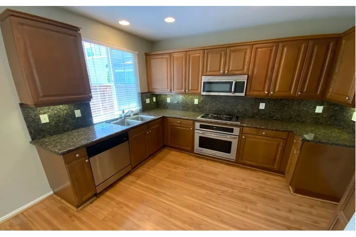 $2254 : 3bed | 3bath in Los Angeles image 2