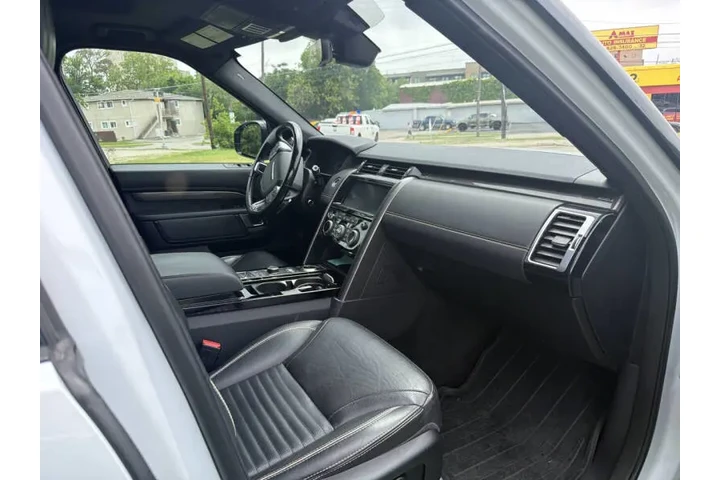 2018 Land Rover Discovery HSE image 10