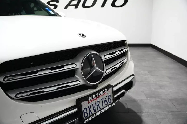 $16568 : 2021 GLC 300 image 4