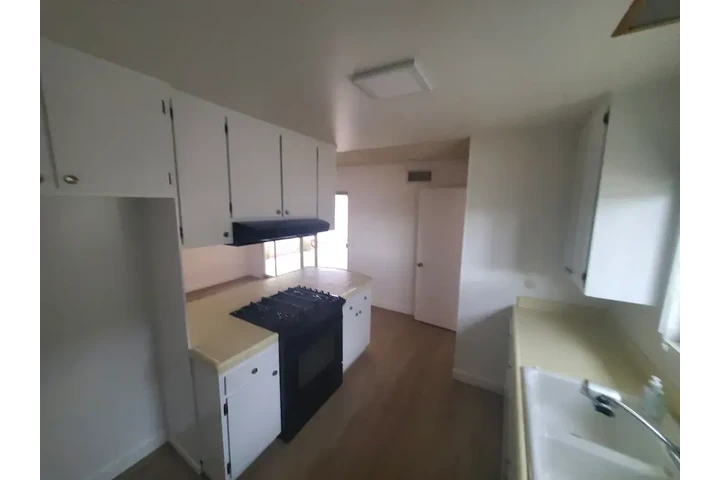 $1500 : Anaheim - Available Now image 4