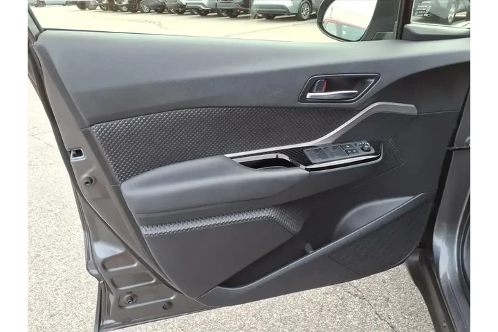 $22227 : Toyota C-HR 2022 Nightshade image 9