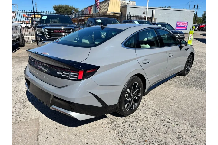 2024 Sonata SEL image 4