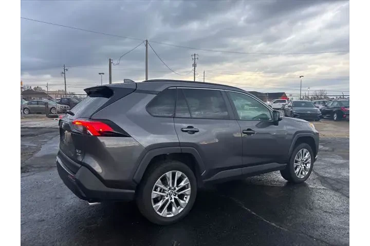 $33500 : Toyota RAV4 2024 AWD XLE Pre image 6