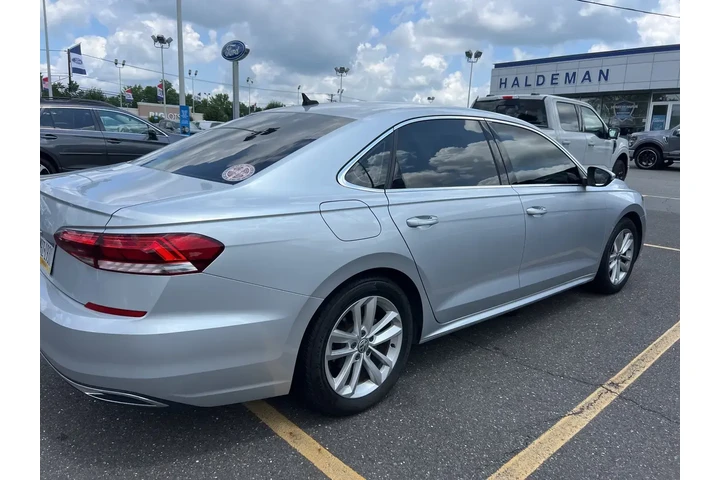 $14995 : Volkswagen Passat 2020 SE 4d image 2