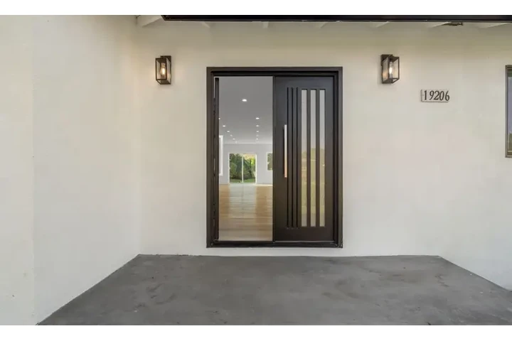 $2395 : 3Bed 2Bath House For in LA image 2